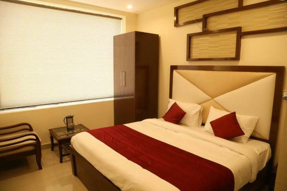 Hotel Eurasia Zirakpur Esterno foto